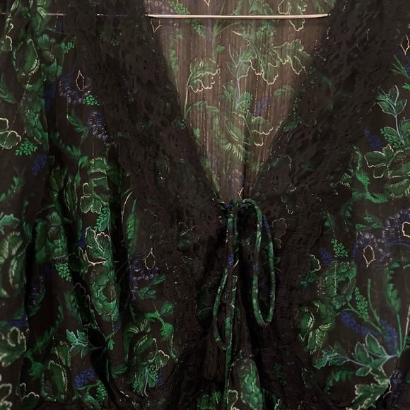 Torrid women’s blouse size 2 in green - Picture 4 of 9